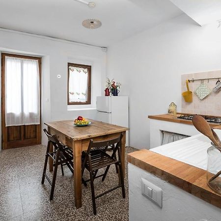 Al Vicolo Del Gallo Appartamento Varallo Buitenkant foto