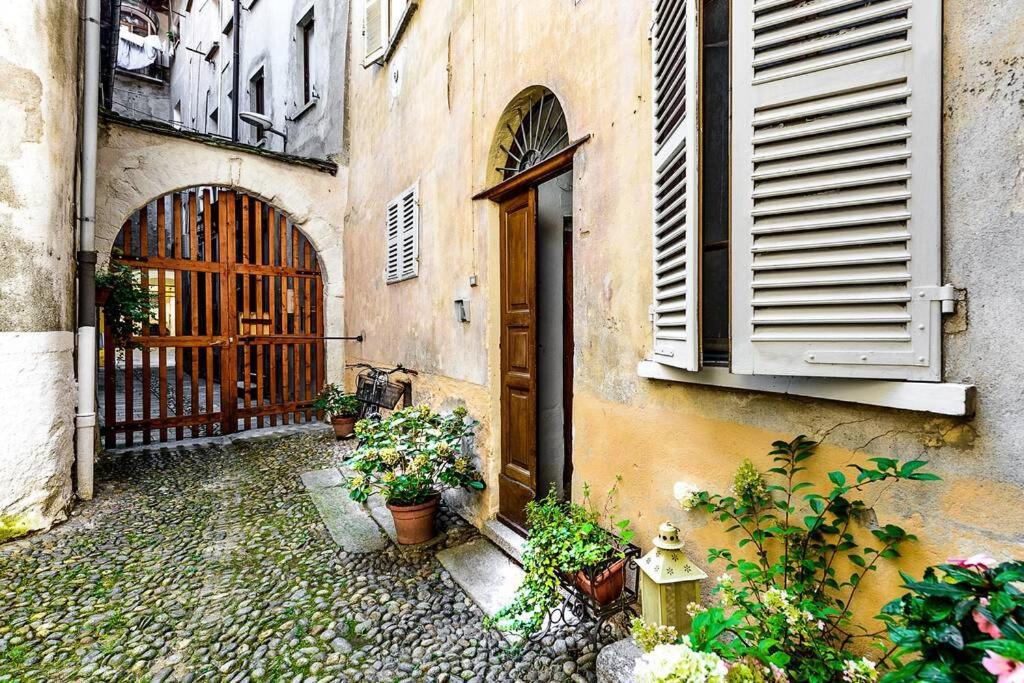 Al Vicolo Del Gallo Appartamento Varallo Buitenkant foto